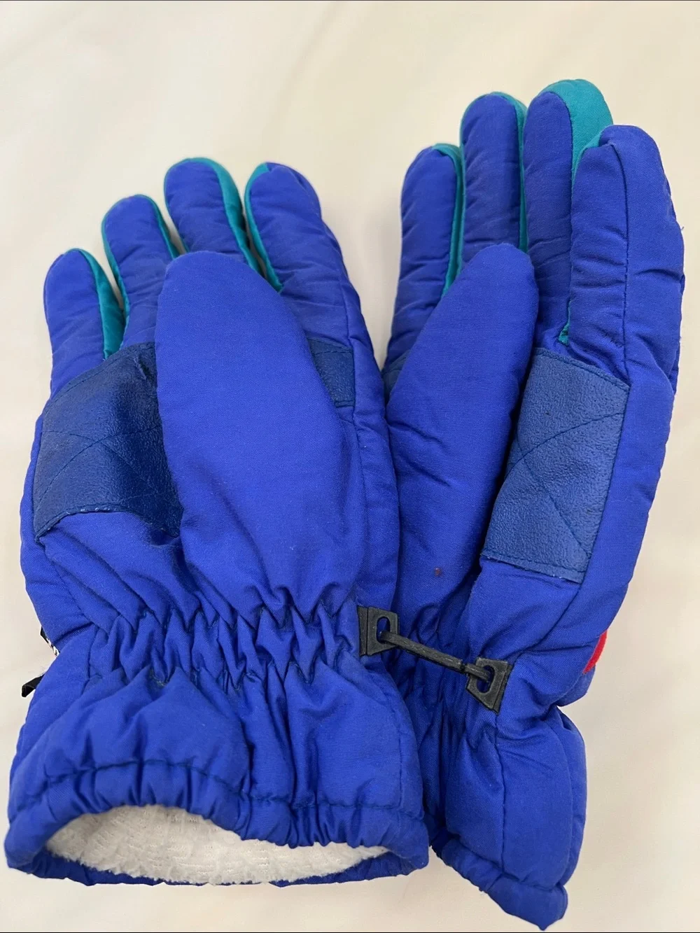 3 pairs of ski/snowboarding gloves